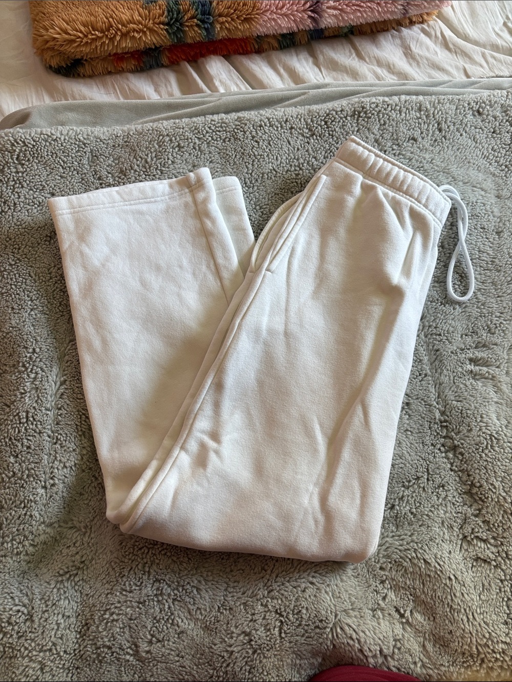 Aritzia TNA Cozy Sweatfleece Cozy Fleece Megafit sweatpants